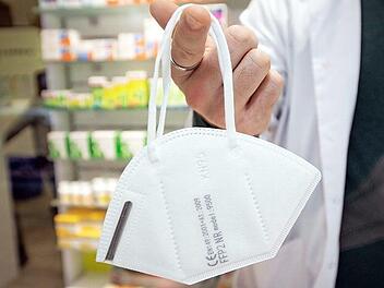 Für pflegende Angehörige gibt es in Nüdlingen in der Apotheke kostenlose FFP2-Masken.  Foto: Symbolbild/Friso Gentsch/dpa