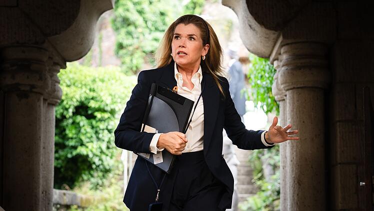 Anke Engelke gibt im ersten Kurzfilm ihrer neuen Reihe eine Wedding-Planerin.