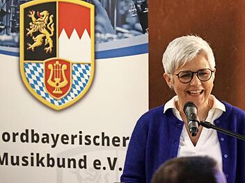 Kreisvorsitzende Claudia Heim zog die Zuh&ouml;rer in ihren Bann.