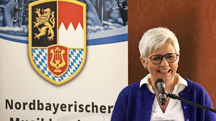 Kreisvorsitzende Claudia Heim zog die Zuh&ouml;rer in ihren Bann.