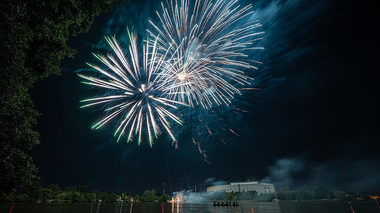 Fulminate Feuerwerk-Show beim 200. N&uuml;rnberger Volksfest
