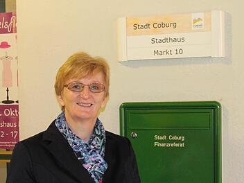 Der grüne Postkasten ist ab 1. Januar ihrer: Regina Eberwein übernimmt die Position des Finanzreferenten und Kämmerers. Derzeit ist sie noch die stellvertretende Chefin im Finanzsreferat. Foto: Simone Bastian