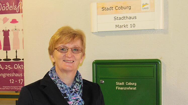 Der grüne Postkasten ist ab 1. Januar ihrer: Regina Eberwein übernimmt die Position des Finanzreferenten und Kämmerers. Derzeit ist sie noch die stellvertretende Chefin im Finanzsreferat. Foto: Simone Bastian