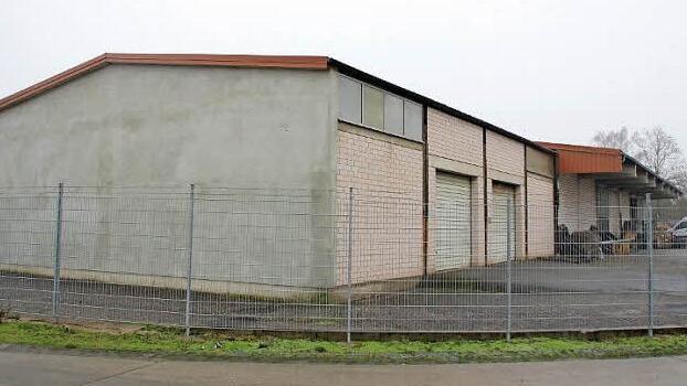 Im Bereich des Ha&szlig;furter Hafens soll in dieser Lagerhalle des Stadtwerks Ha&szlig;furt eine Power-to-Gas-Anlage der Firma Siemens installiert werden. Fotos: Andreas L&ouml;sch