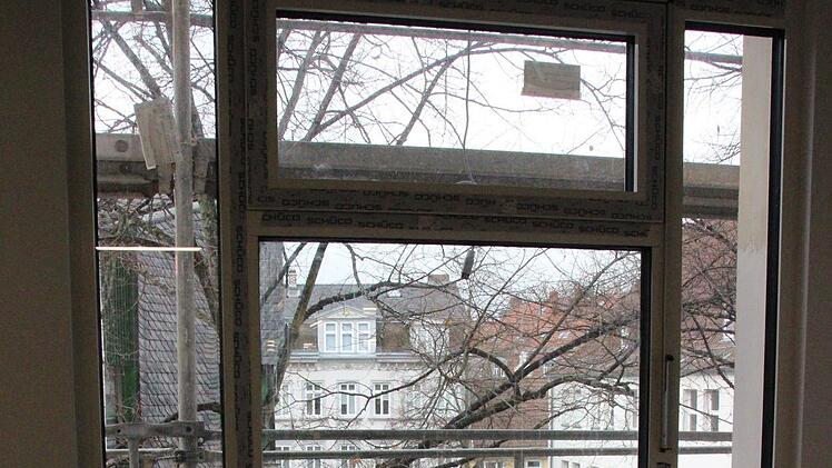 Büro mit Ausblick auf die Mauer.Ulrike Nauer
