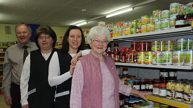 F&uuml;r Dieter, Roswitha, Sabrina und Elfriede Schirmer (von links) ist ihr Dorfladen weit mehr als nur ein einfaches Gesch&auml;ft. Foto: Veronika Schadeck