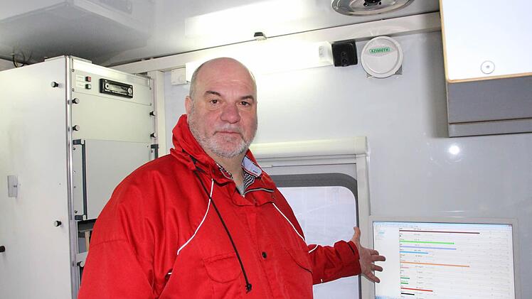 Ralf Holzmann im Messwagen.