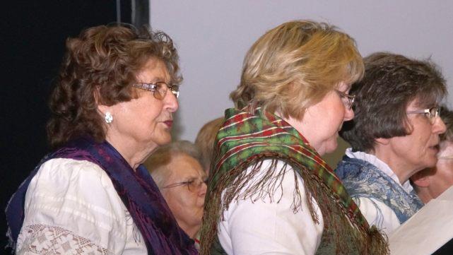 Mit sehr humorvollen Weisen trug der Landfrauenchor zum Gelingen bei.