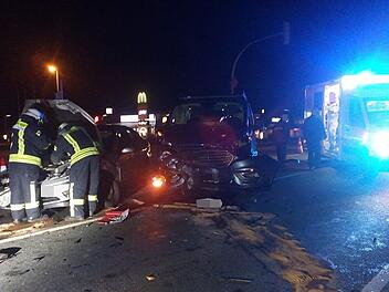 Bei einem Unfall in He&szlig;dorf ist ein Autofahrer verletzt worden. Foto: Freiwillige Feuerwehr He&szlig;dorf