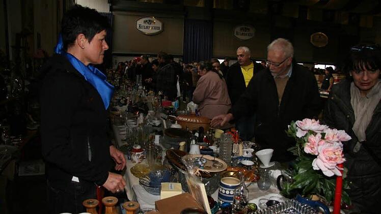 Die Haushaltsstände laden zum Suchen und Kruscheln ein.