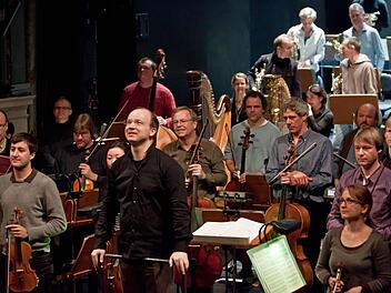 Mit klangvollem Musizieren begeisterte das Philharmonische Orchester des Landestheaters beim "Concertino". Dafür gab es am Ende ausdauernden Beifall. Foto: Jochen Berger