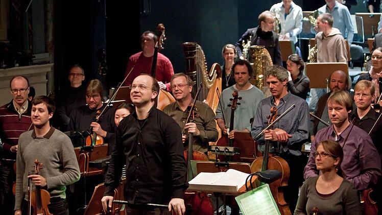 Mit klangvollem Musizieren begeisterte das Philharmonische Orchester des Landestheaters beim "Concertino". Dafür gab es am Ende ausdauernden Beifall. Foto: Jochen Berger