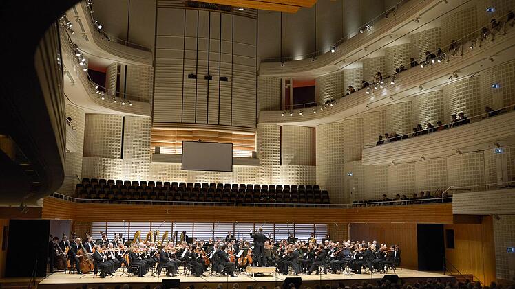 Die Bamberger Symphoniker unter Jonathan Nott zum "Ring"-Auftakt im KKL-Saal Foto: Michael Trioppel Michael Trippel/KKL Luzern