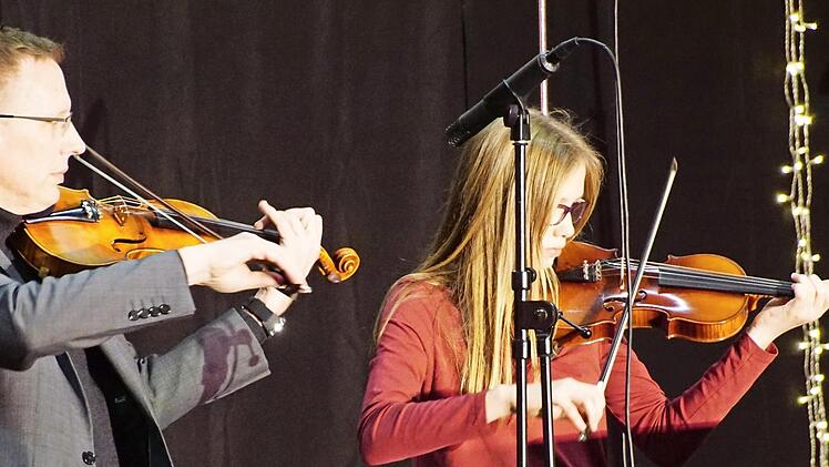 Das Streicherensemble spielte englische Weihnachtsklassiker.