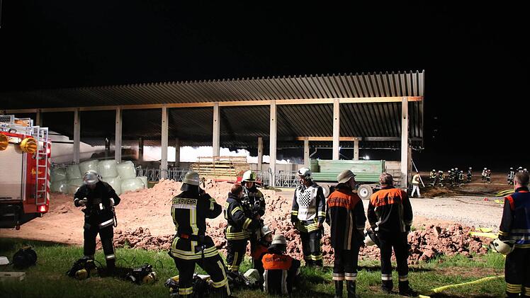 Eindrücke vom Brand in Haard in der Nacht auf Sonntag. Foto: Ralf Ruppert