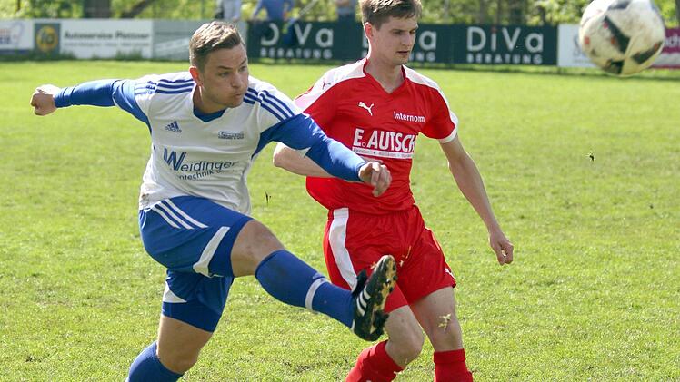 Gibt derzeit alles für "Ketsche": Spielertrainer Patrick Schuberth hat für die anstehende Relegation seinen Urlaub umgebucht. Foto: Timo Geldner