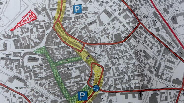 Grün sind die heutigen Fußgängerbereiche und gelb der Parkraum um die Hornschuchallee. Rote Linien signalisieren die angedachten Verkehrsflüsse.