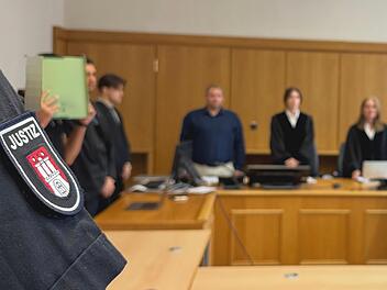 Beginn des Mordprozesses nach Flucht vor Polizei mit einem Toten