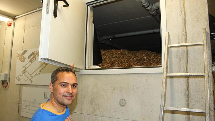 Die Heizung wurde von Öl auf Hackschnitzel umgestellt.