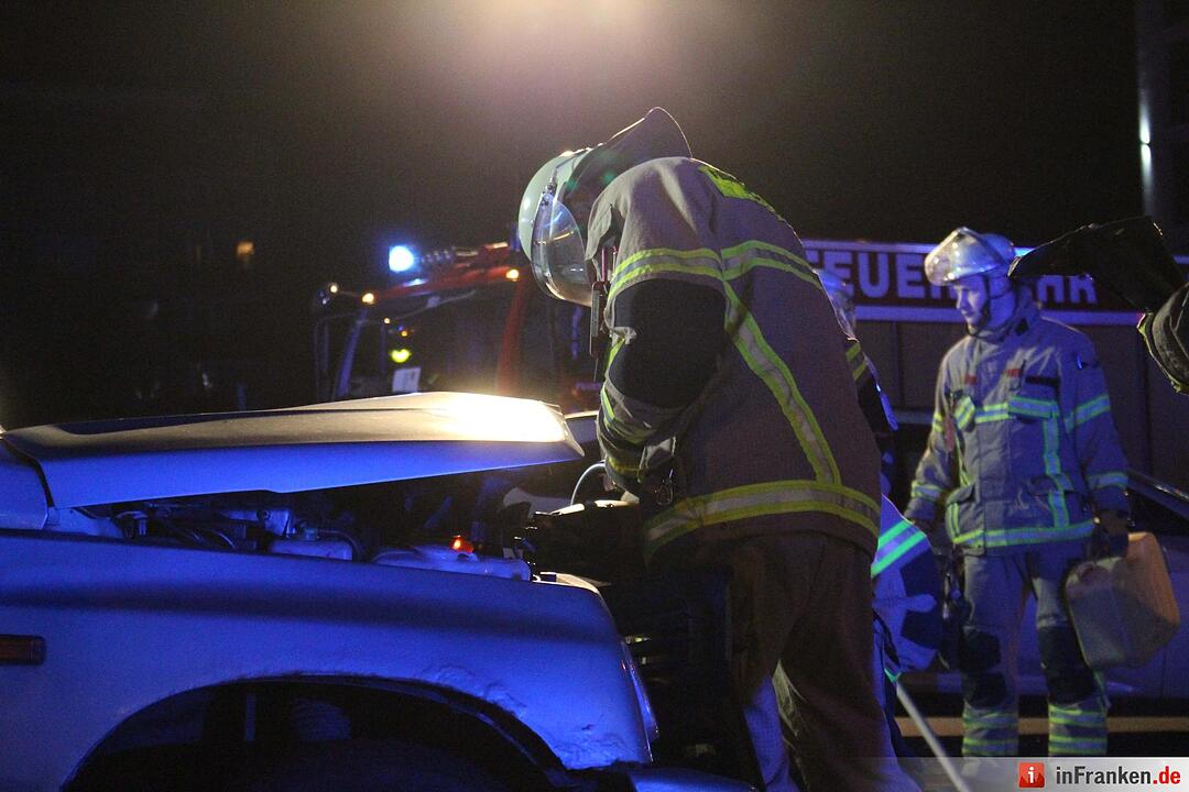 Frontalcrash in Bayreuth: Autos kollidieren - drei Menschen verletzt