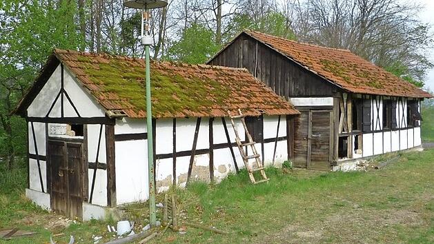 So sah der einstige Eiskeller bei Kremmeldorf nach den Übergriffen der Vandalen aus. Foto: privat