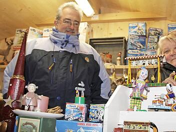 Friedrich und Brigitte Zürl sind heuer das erste Mal auf dem Lichtenfelser Weihnachtsmarkt vertreten.  Fotos: Gerda Völk