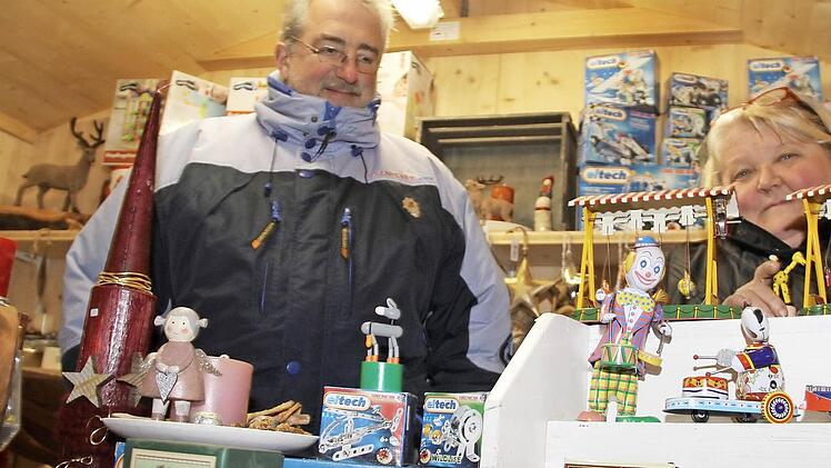 Friedrich und Brigitte Zürl sind heuer das erste Mal auf dem Lichtenfelser Weihnachtsmarkt vertreten.  Fotos: Gerda Völk