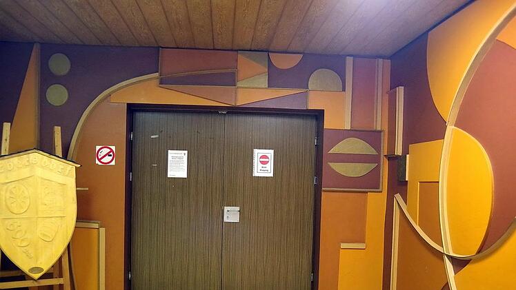 Auch die Türen wurden in der Ebersdorfer Halle gestalterisch in die Kunst am Bau mit integriert.Heike Schülein