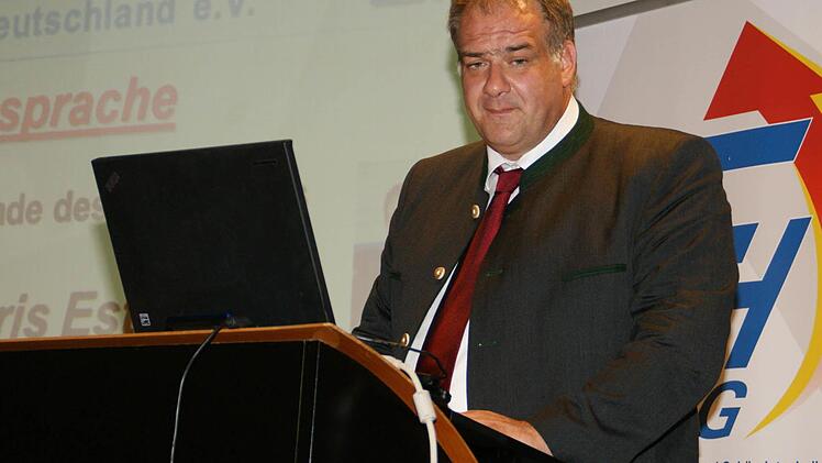 Der Vorsitzende des Fachverbandes für Energie- und Gebäudetechnik Deutschland, Simon Boris Estermann, der während der Jahrestagung in Rügheim in seinem Amt bestätigt wurde.