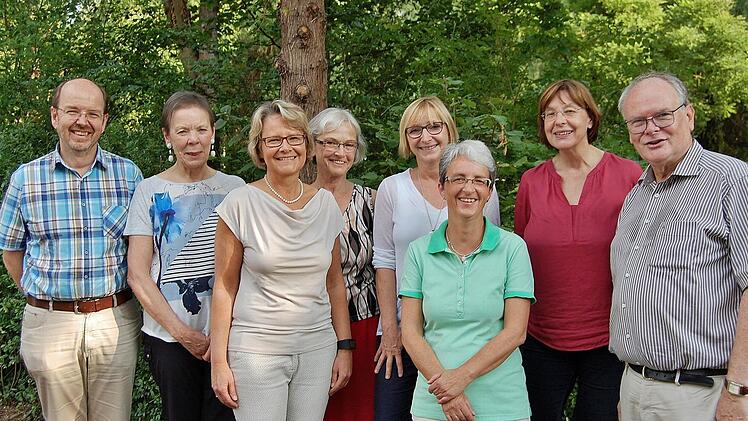 Vorstandsmitglieder der beiden Hospizvereine Bad Kissingen und Schweinfurt mit ihren Vorsitzenden Reinhard Höhn (rechts) und Johannes Mühler. Foto: Sigismund von Dobschütz