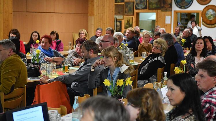 Impressionen vom Diskussionsabend in Stadtsteinach Foto: Ronald Rinklef