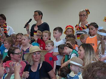 Viel gesungen wurde beim Sommerfest des Kinderhauses.  Foto: privat