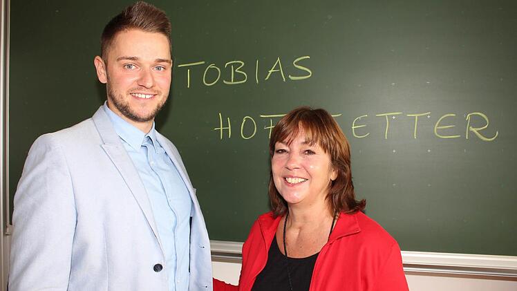 Tobias Hofstetter mit seiner ehemaligen Lehrerin Beate Ehbauer-Dörres.Foto: Evi Seeger