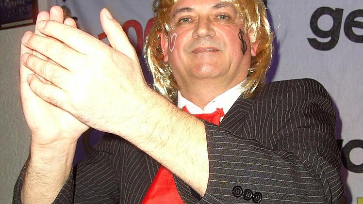 Jürgen Weigand als Sitzungspräsident Donald  Foto: Udo Sell