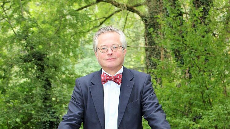 DDer Enkel von Carola Dunkel aus der Schneidmühle in Römershag, Ulrich Kuther, versucht die Geschichte am Leben zu halten. Der Steg ist heute noch das letzte Überbleibsel der Mühle. Foto: Julia Raab