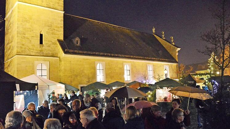 Adventliche Stimmung an der Memmelsdorfer Kirche Foto: p