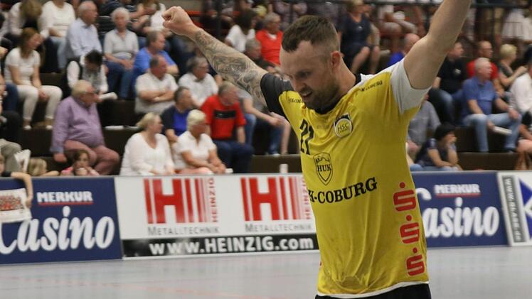Florian Billek jubelt über seinen 1000. Treffer im HSC-Trikot.Iris Bilek