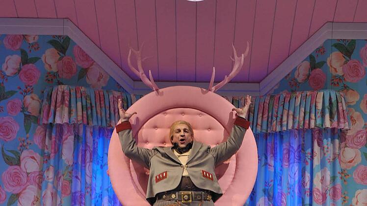 Szene aus der Neuinszenierung von Otto Nicolais "Die lustigen Weiber von Windsor" am Landestheater Coburg. Foto: Andrea Kremper