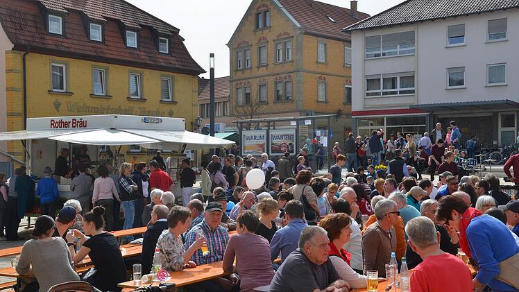 Fr&uuml;hlingsmarkt in Ma&szlig;bach  Foto: Kilian Trabert