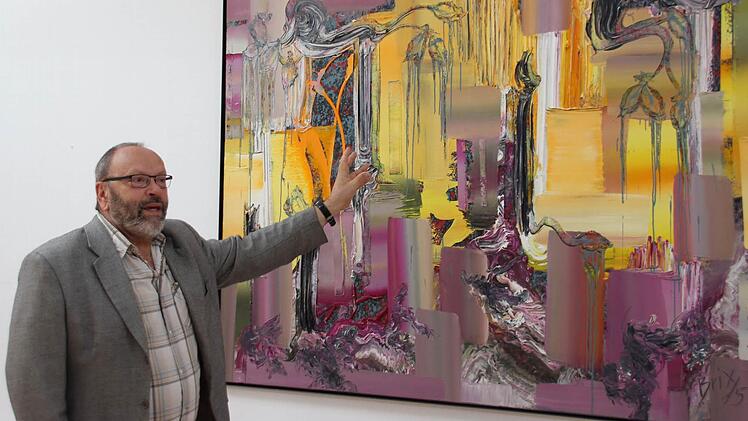 Joachim Goslar, Vorsitzender des Kunstvereins, ist stolz, die Werke Dietmar Brixys In Coburg präsentieren zu können.Foto: Nelly Ritz