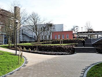 Die neugestaltete Außenanlage der Carl-von-Linde-Realschule Foto: Werner Reißaus