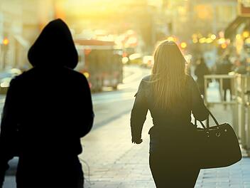 Frau (23) wird nach Faschingsfeier in Ebern überfallen - und schlägt Räuber selbst in die Flucht