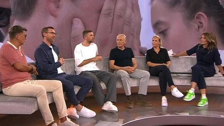 Entt&auml;uschung, Fassungslosigkeit, Ratlosigkeit - und Sorgen um die Zukunft des deutschen Fu&szlig;balls. Nach dem sensationellen WM-Aus gegen Paraguay herrschte im ZDF-Studio Krisenstimmung.