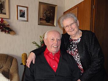 Die Eheleute Anna und Leo Müller feiern in Motten in diesen Tagen ihre Diamantene Hochzeit Am Samstag, 13. Mai, findet um 10.30 Uhr ein Dankgottesdienst statt. Foto: Petra Heurich