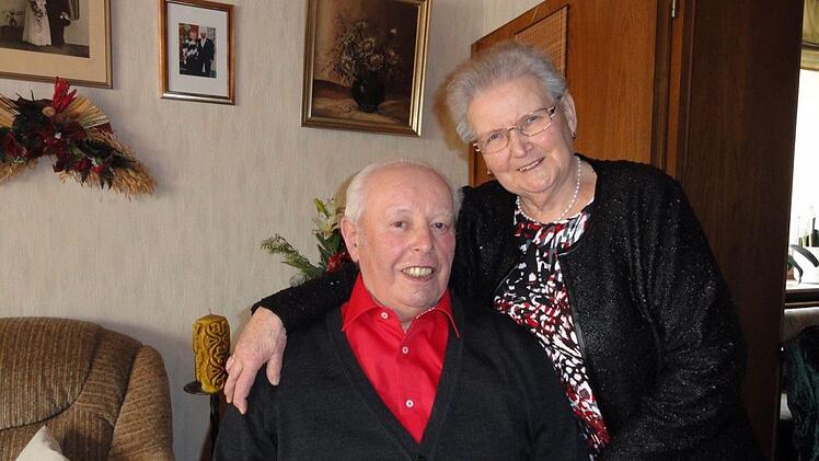 Die Eheleute Anna und Leo Müller feiern in Motten in diesen Tagen ihre Diamantene Hochzeit Am Samstag, 13. Mai, findet um 10.30 Uhr ein Dankgottesdienst statt. Foto: Petra Heurich