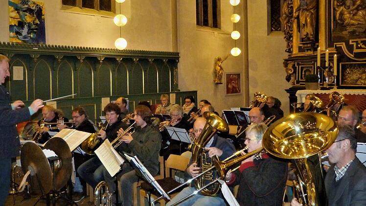 Der Bezirksposaunenchor setzte mit dem Musikstück "Highland Cathedral" einen fulminanten Schlusspunkt. Foto: Werner Reißaus