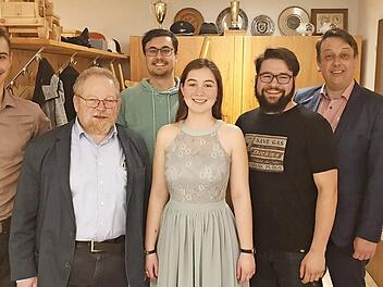 Beim Jahresempfang (v.&nbsp;l.): Richard Schmidt (B&uuml;rgermeisterkandidat Hausen), Klaus Adelt (MdL), Martin Leipert (stv. Vorsitzender SPD Gr&auml;fenberg), Tina Falkner (Vorsitzende SPD Wei&szlig;enohe), Paul Wichtermann (Vorsitzender Jusos Kreis Forchheim) und Reiner B&uuml;ttner (SPD-Landratskandidat)  Foto: privat