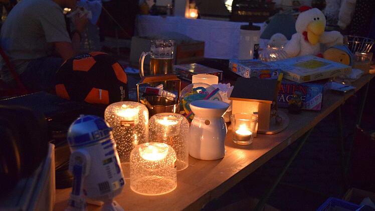 Roboterdruide im Kerzenlicht Foto: Daniela Pondelicek