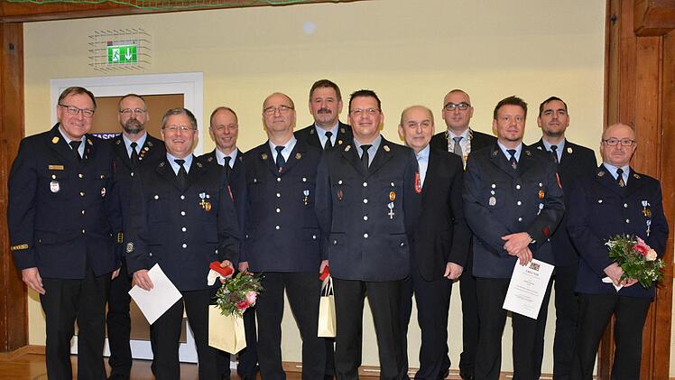 Im Rahmen des Neujahrsempfangs wurden auch langjährige Feuerwehrleute geehrt. Björn Hein