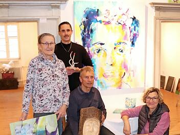 Antonia Spiegel, Manuel Schäfer, Franz Degenbeck und Uta Schlerf (v. l.) stellen ihre Werke aus. Foto: Johanna Blum